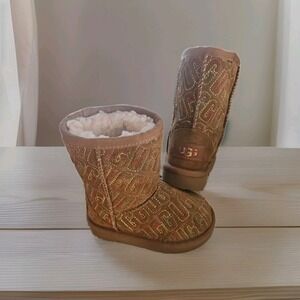 NEW Ugg Graphic Stitch Chestnut Logo Classic II Short Toddler Boots Sz 6 Rainbow